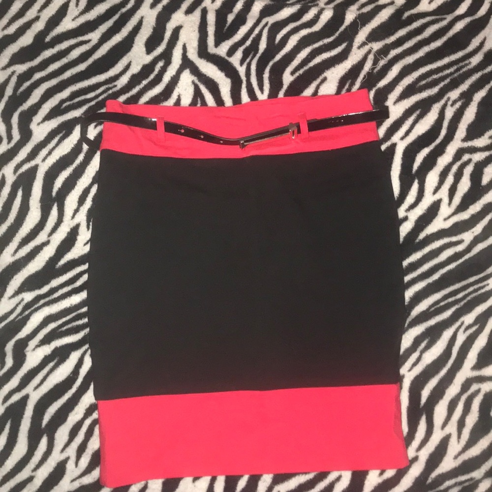 Fitted skirt